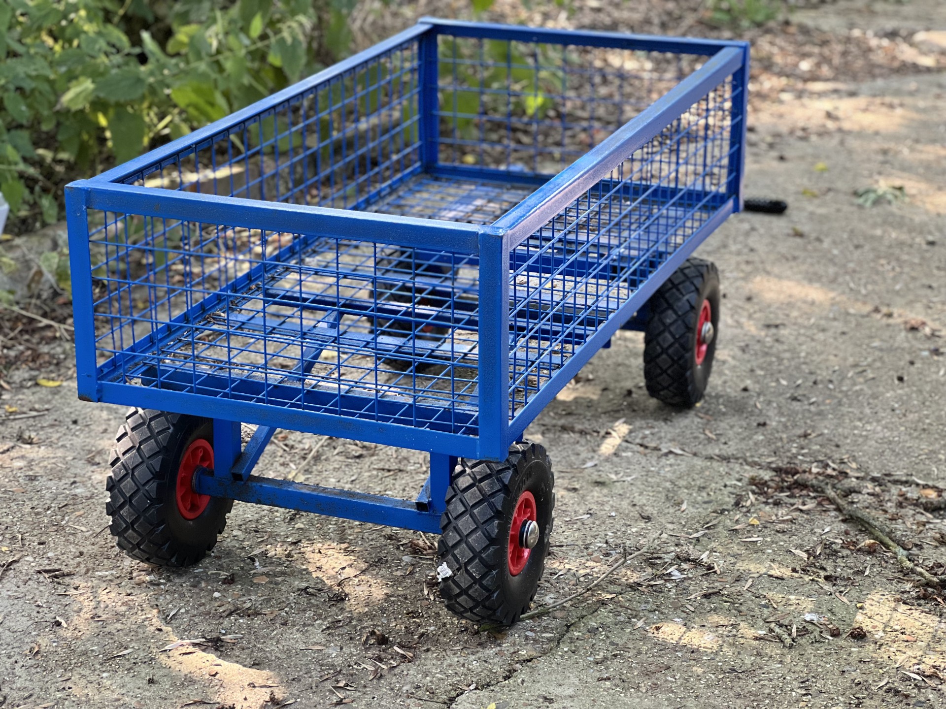 big loads in heavy duty garden trolley.